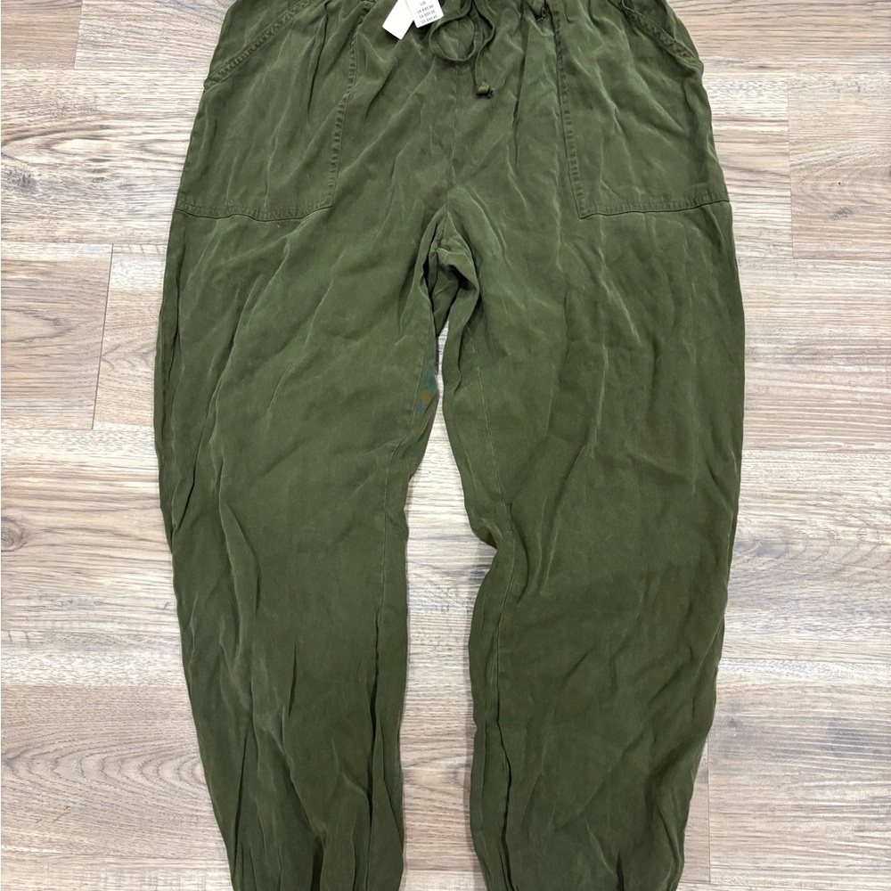 NWTS Victoria's Secret Olive Green Ankle Pants
